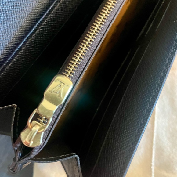 Louis Vuitton Reverse Monogram Sarah Wallet - Picture 11 of 14